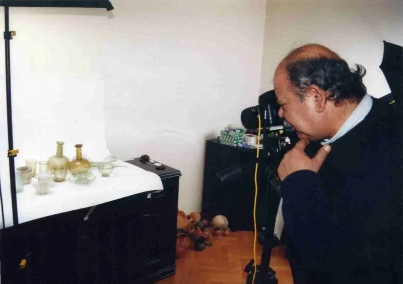 Eserleri fotoğraflayan fotoğrafçı