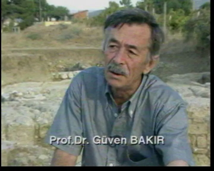 Kazı başkanı Prof. Dr. Güven Bakır