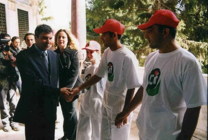 Cif Adamla tokalaşan bakan