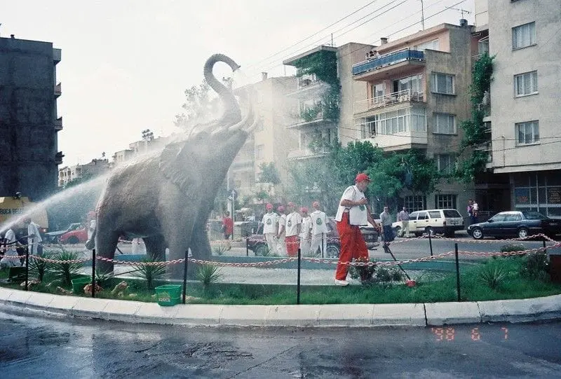 Fil heykelli çeşmenin yıkanması