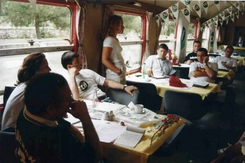 Yemekli vagonda basın buluşması