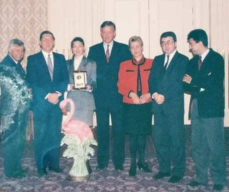 15 Ocak 1993, Conrad Otel'deki protokol imza töreninde Unilever yöneticileri ve greenactive ekibi